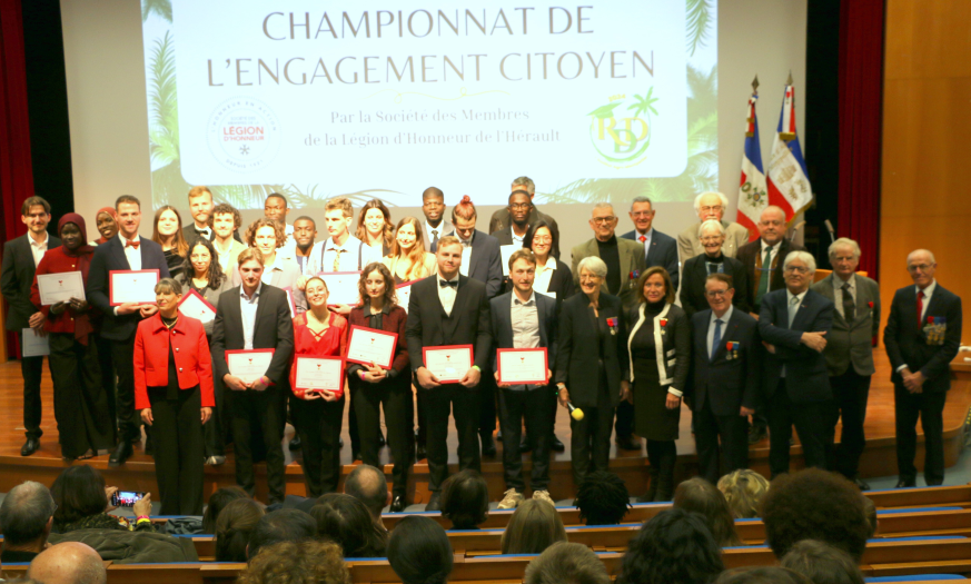 Carole Sinfort,  directrice de l'Institut Agro (1ère à gauche), les champions 2024, les partenaires. et l'équipe de la SMLH34.